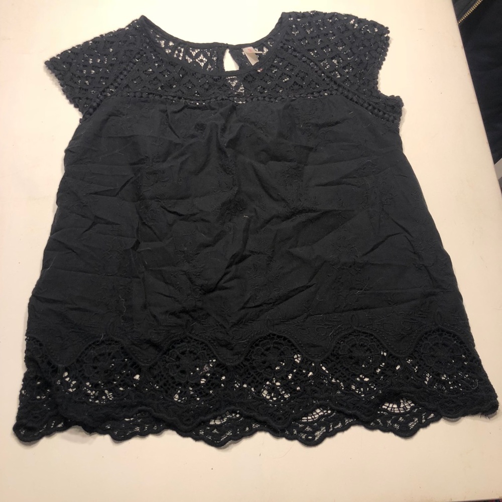 Lace detailed top